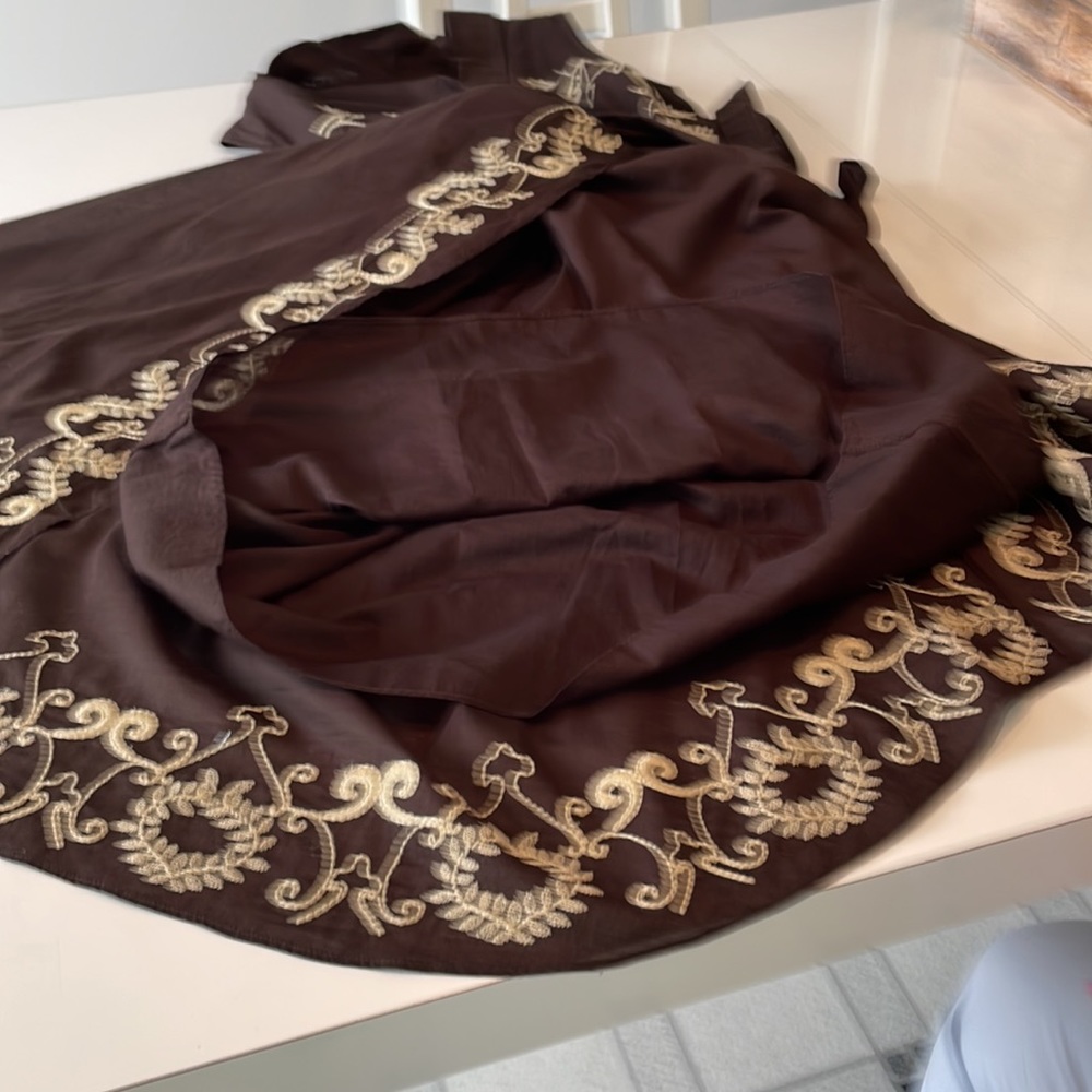 Le Chateau ladies sleeveless dress. Detailed embroidery embellishment, medium - Picture 7 of 8